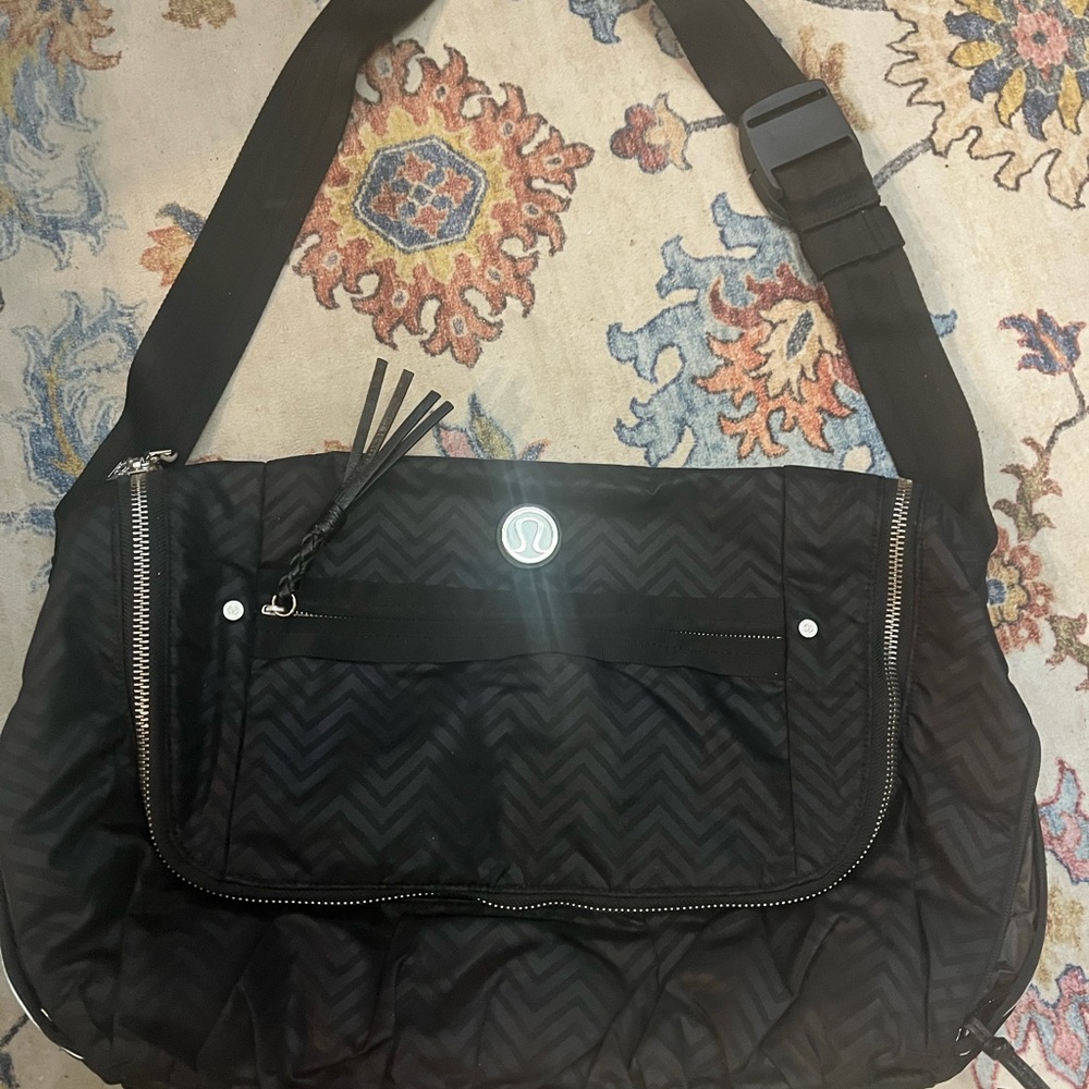 Lululemon yoga work messenger bag